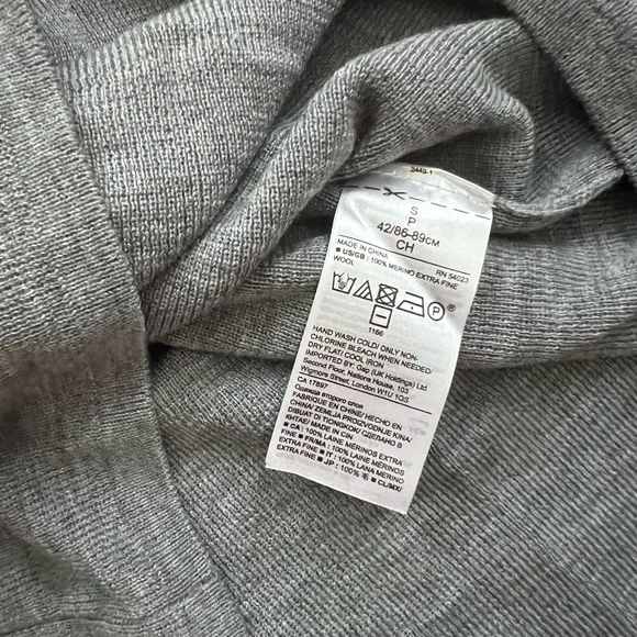 NWOT Banana Republic Grey Merino Wool Sweater - Picture 4 of 8